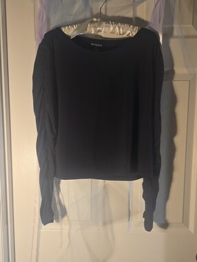 Athleta Black Long Sleeve Ruched-Sleeve Tee